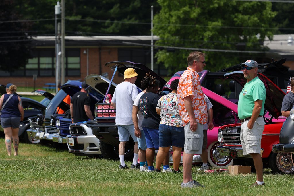 Crowd enjoying the cruise-in and show